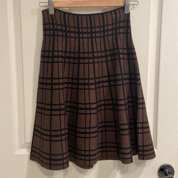 CARAMEL BLACK SKIRT - Picture 1 of 2